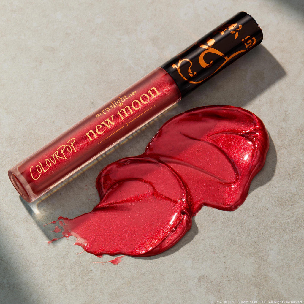 Ultra Glossy Lip Runs with Vampires