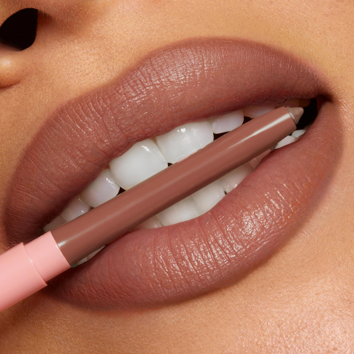 So Juicy Plumping Lip Liner with Peptides Tease