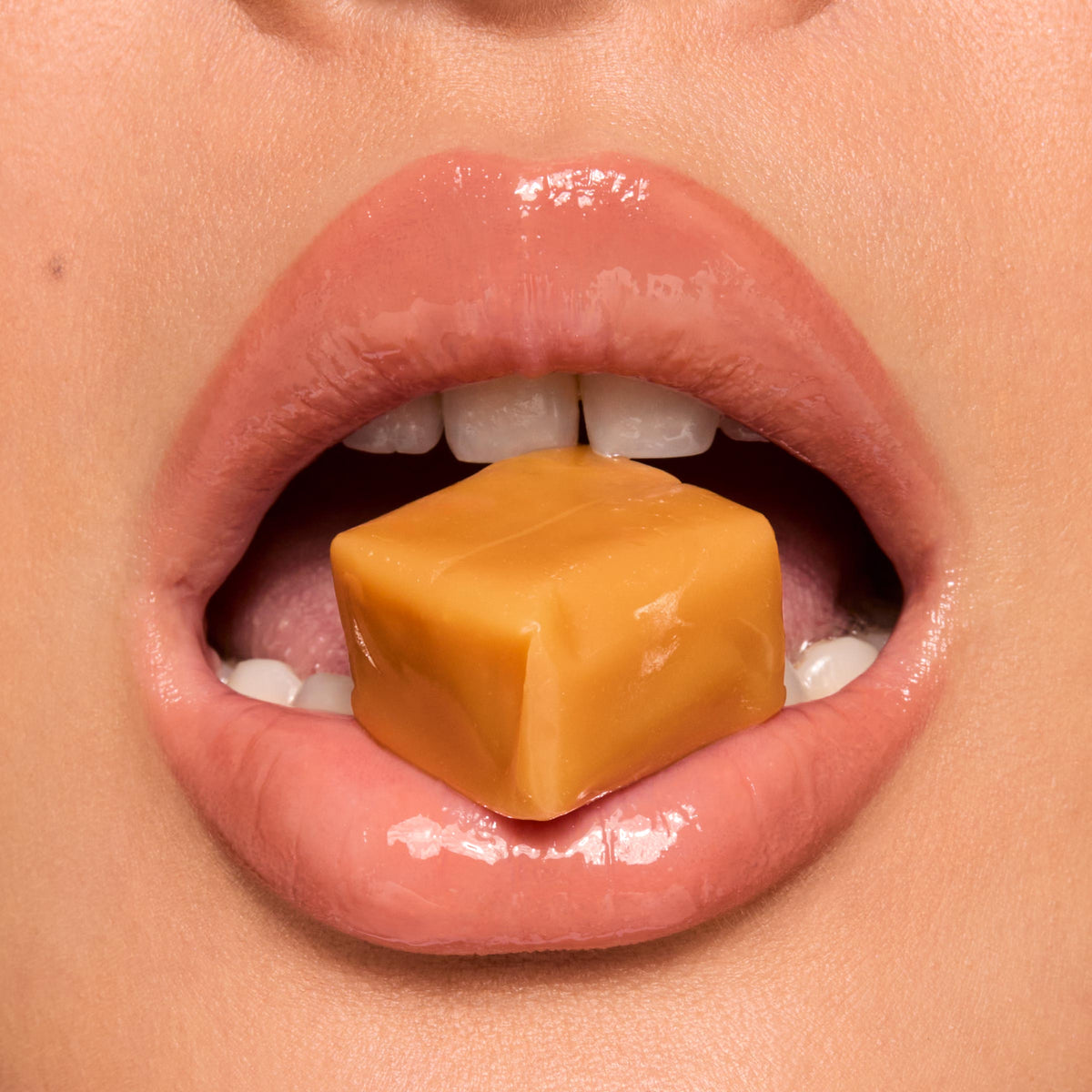 Fresh Kiss Glossy Balm Caramel Latte