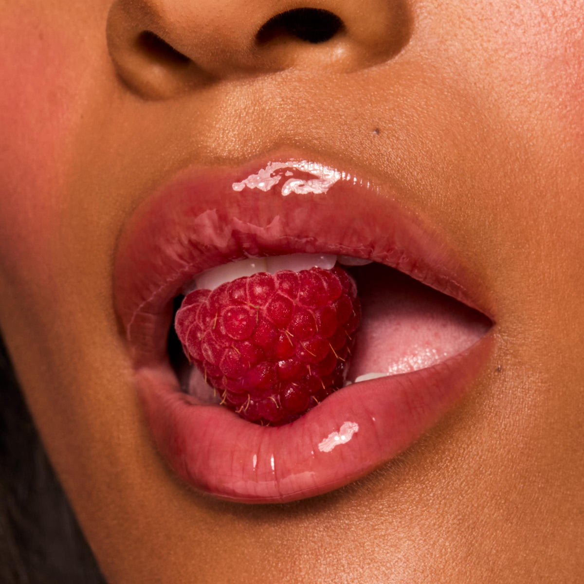 Fresh Kiss Glossy Balm Wild Berry