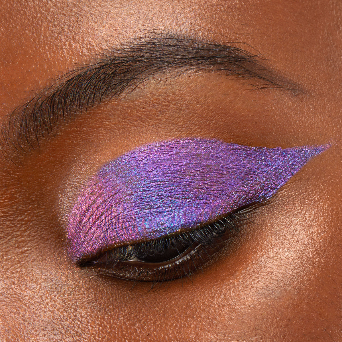 Chrome Liquid Shadow Same Vibe