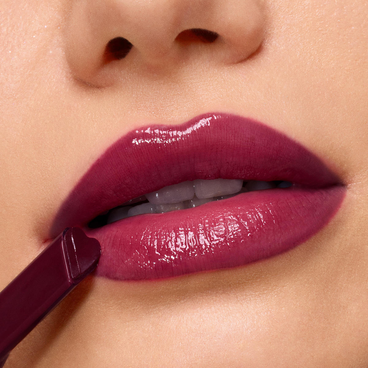 So Juicy Plumping Gloss Temptation